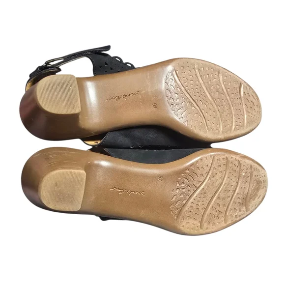 Easy Spirit Size 9.5 Scalloped Edge Black Wedge Sandals - Scuffed Heels No Box - Picture 7 of 9